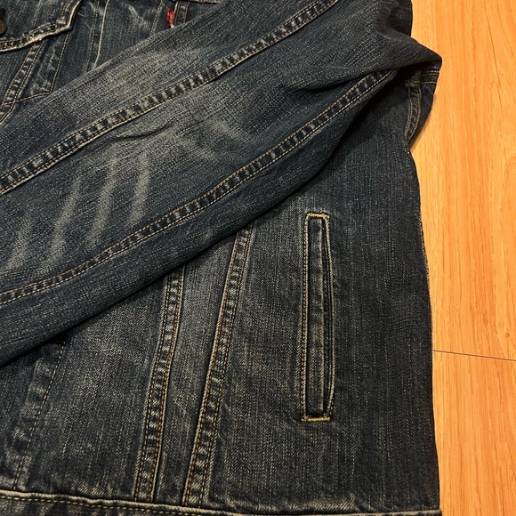Medium Levi’s trucker jacket - Picture 4 of 11